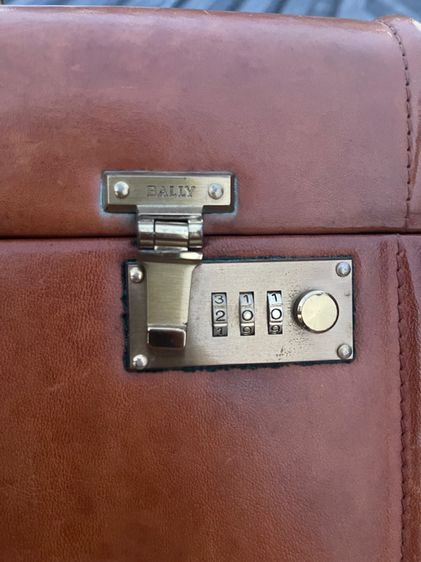 กระเป๋าหนัง bally แท้   รูปที่ 6
