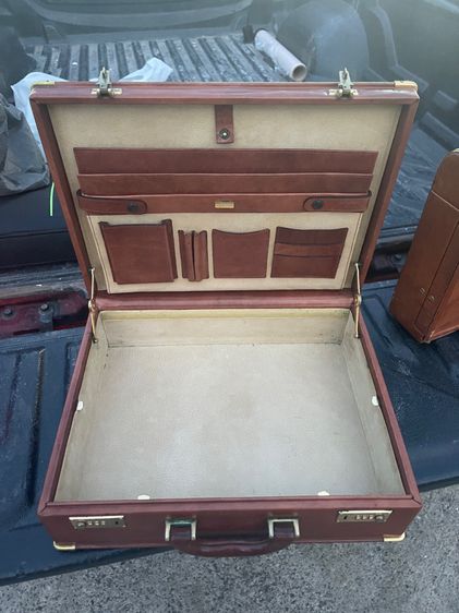 กระเป๋าหนัง bally แท้   รูปที่ 11