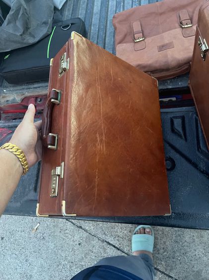 กระเป๋าหนัง bally แท้   รูปที่ 2