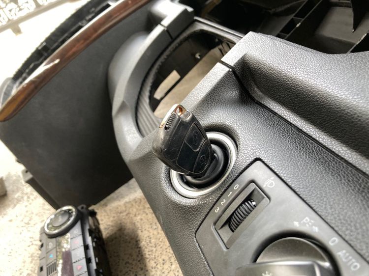 คอนโซลหน้า Benz W169 A170 A200 ช่องแอร์ สวิตไฟ ตะแกรงช่องลม รีโมทกุญแจ จอปรับแอร์ กรอบวิทยุ แผ่นปิดข้างกระจกหน้า ยางแท่นเกียร์ รูปที่ 7