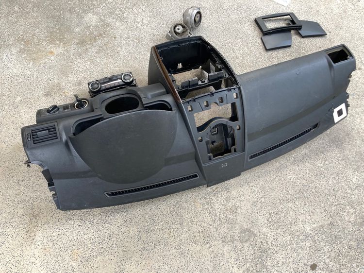 คอนโซลหน้า Benz W169 A170 A200 ช่องแอร์ สวิตไฟ ตะแกรงช่องลม รีโมทกุญแจ จอปรับแอร์ กรอบวิทยุ แผ่นปิดข้างกระจกหน้า ยางแท่นเกียร์ รูปที่ 2