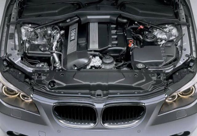 แผ่นกันความร้อน ฝากระโปรงหน้า แตร BMW E60 ของแท้ มือสอง สภาพดี และโช๊คฝาโปรงหน้า E60 รูปที่ 5