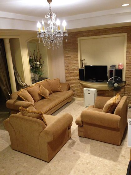 น้ำตาล 4+ ที่นั่ง Sofa โซฟาผ้าสั่งทำ 3 ตัว พร้อมหมอน 7 ใบ เนื้อผ้าหนา ลายหรู สภาพดีมากแทบไม่เคยใช้ ตัดใจขายจะซ่อมแซมบ้าน