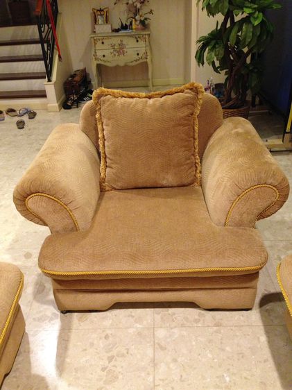 Sofa โซฟาผ้าสั่งทำ 3 ตัว พร้อมหมอน 7 ใบ เนื้อผ้าหนา ลายหรู สภาพดีมากแทบไม่เคยใช้ ตัดใจขายจะซ่อมแซมบ้าน รูปที่ 8