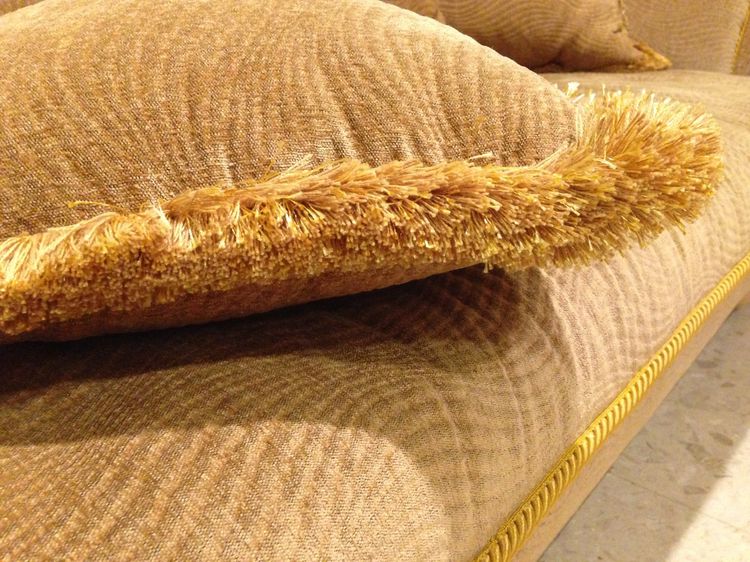 Sofa โซฟาผ้าสั่งทำ 3 ตัว พร้อมหมอน 7 ใบ เนื้อผ้าหนา ลายหรู สภาพดีมากแทบไม่เคยใช้ ตัดใจขายจะซ่อมแซมบ้าน รูปที่ 3