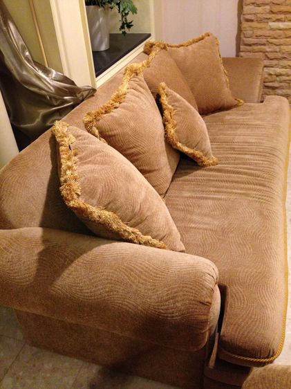 Sofa โซฟาผ้าสั่งทำ 3 ตัว พร้อมหมอน 7 ใบ เนื้อผ้าหนา ลายหรู สภาพดีมากแทบไม่เคยใช้ ตัดใจขายจะซ่อมแซมบ้าน รูปที่ 7