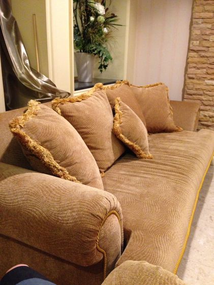 Sofa โซฟาผ้าสั่งทำ 3 ตัว พร้อมหมอน 7 ใบ เนื้อผ้าหนา ลายหรู สภาพดีมากแทบไม่เคยใช้ ตัดใจขายจะซ่อมแซมบ้าน รูปที่ 10