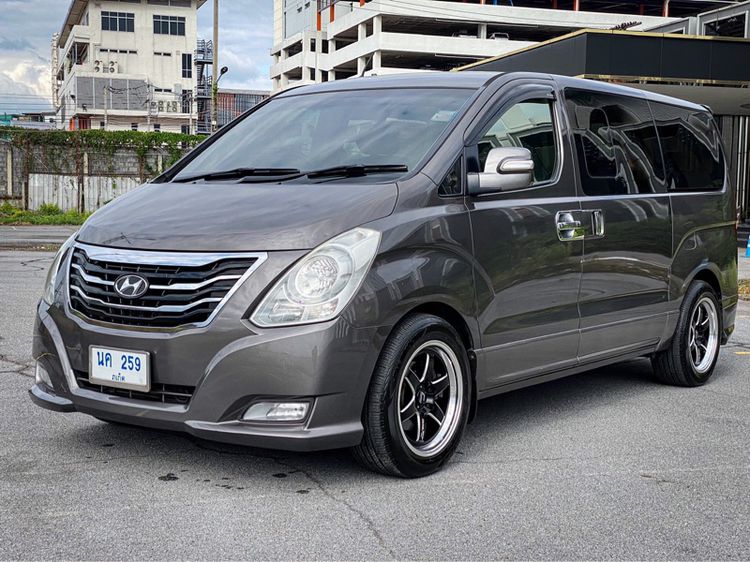 Hyundai H-1  2011 2.5 Deluxe Van ดีเซล ไม่ติดแก๊ส เกียร์อัตโนมัติ เทา