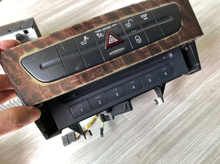 Benz W211 สวิตกระจก หน้ากากช่องปรับแอร์ วิทยุติดรถ CD วิทยุคลื่นไทย ฝาครอบข้างคอนโซนหน้าซ้าย W211 สีเทา รูปที่ 9