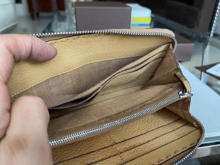 Fendi แท้ กระเป๋าสตางค์ ใบยาว ซิปรอบ Zippy Selleria +++ รูปที่ 9