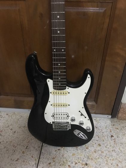 กีตาร์ไฟฟ้ายี่ห้อ Squier by fender STRTOCATER stadard  รูปที่ 2