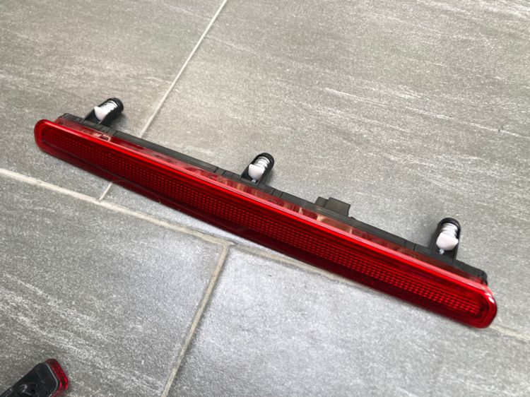 พวงมาลัย Caravelle T5 รุ่นMinorChange มือสอง ไฟท้ายซ้าย L ไฟทับทิมกันชนหลัง และ ไฟเบรกหลังคา รูปที่ 4