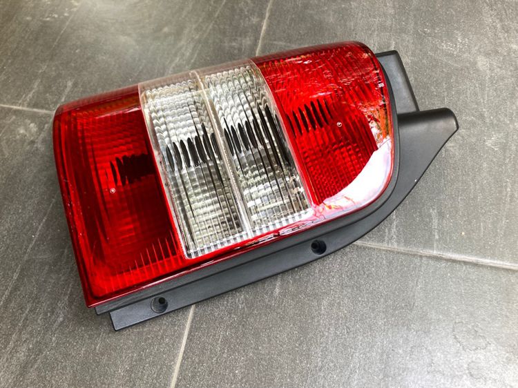 พวงมาลัย Caravelle T5 รุ่นMinorChange มือสอง ไฟท้ายซ้าย L ไฟทับทิมกันชนหลัง และ ไฟเบรกหลังคา รูปที่ 7