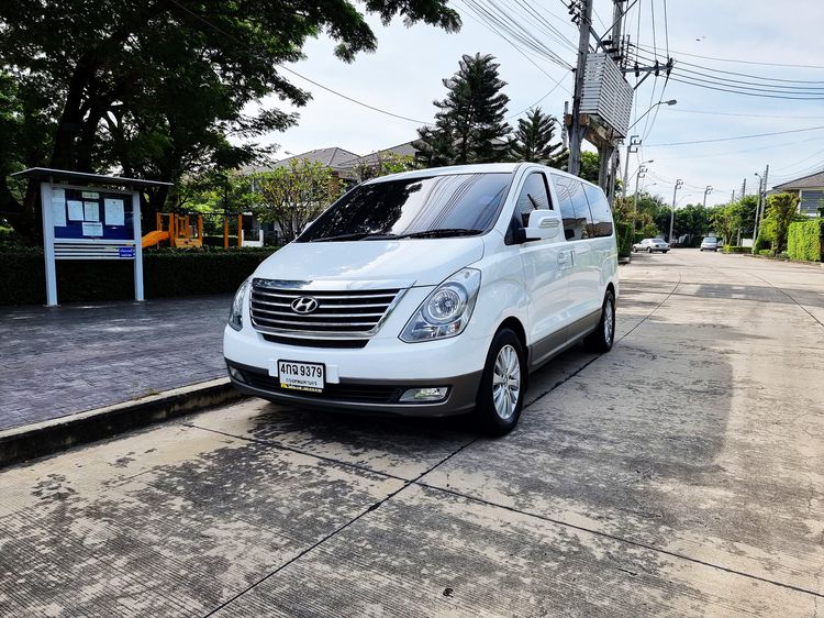 Hyundai Grand Starex 2015 2.5 VIP Van ดีเซล ไม่ติดแก๊ส เกียร์อัตโนมัติ ขาว