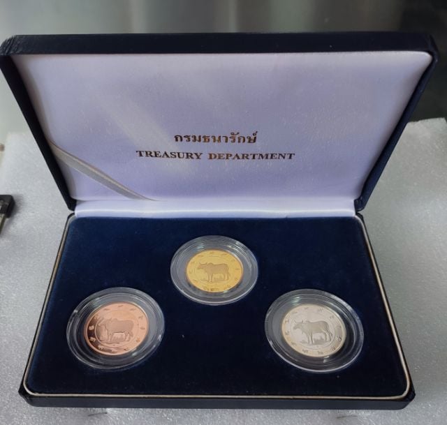เหรียญไทย ชุดเหรียญปฏิทิน นักษัตร ปีฉลู พ.ศ. 2552