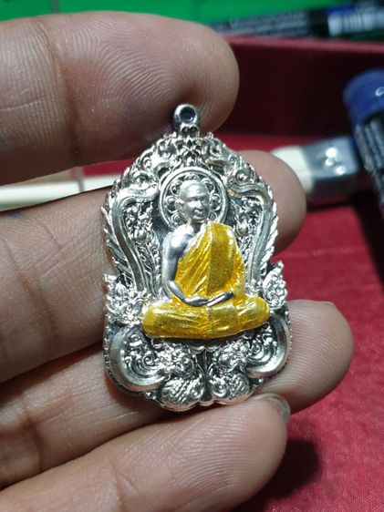 เหรียญเศรษฐีอมตะ หลวงปู่จื่อ วัดเขาตาเงาะอุดมพร พิมพ์เสมา เนื้อเงินลงยา (คุณป๋อง สุพรรณ จัดสร้าง และ อ.สุวัฒน์ ออกแบบ) รูปที่ 7