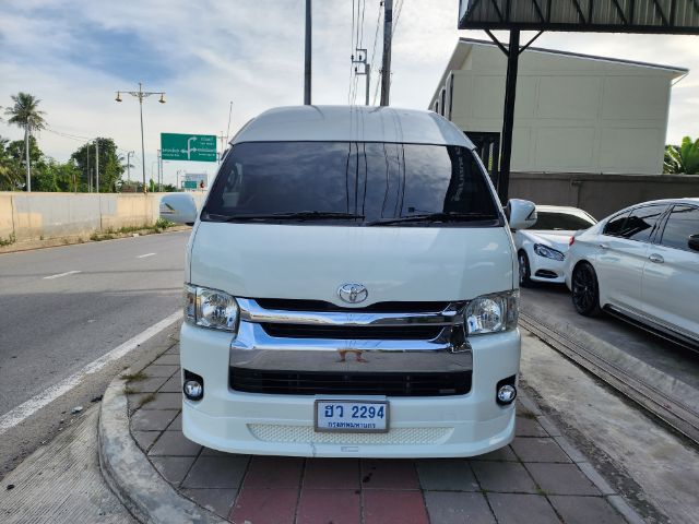 Toyota Commuter 2016 3.0 Van ดีเซล เกียร์อัตโนมัติ ขาว