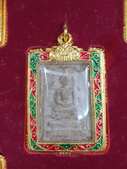 พระสมเด็จวัดระฆัง รุ่น รวมเกจิในสมัยรัชกาลที่ 9
แบบชุดรวมครบ 5 พิมพ์ รูปที่ 6