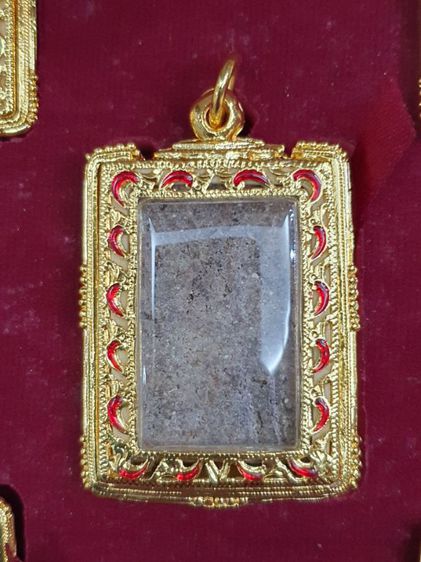 พระสมเด็จวัดระฆัง รุ่น รวมเกจิในสมัยรัชกาลที่ 9
แบบชุดรวมครบ 5 พิมพ์ รูปที่ 13