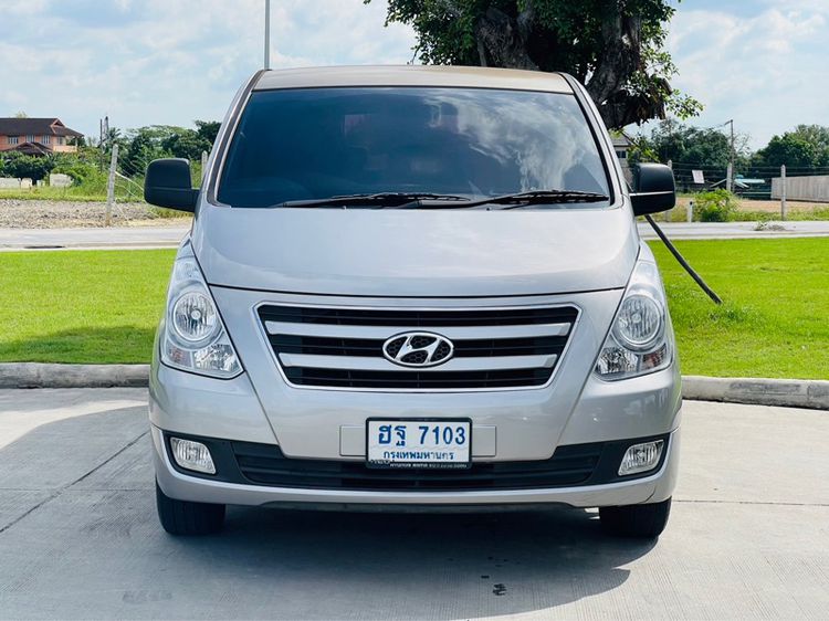 Hyundai H-1  2018 2.5 Maesto Touring Van ดีเซล ไม่ติดแก๊ส เกียร์อัตโนมัติ เทา