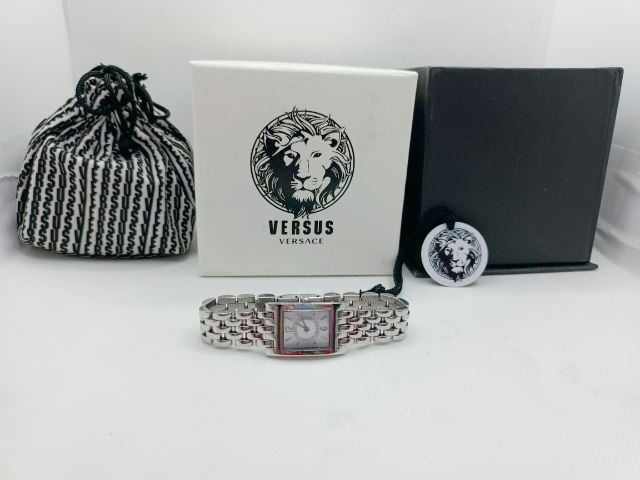 อื่นๆ ทอง (❌ปิดนัดรับแล้วค่ะ❌)🎁เป็นของขวัญได้💯🔥นาฬิกา Versace แท้ 💯Swiss made มีกล่อง Set 