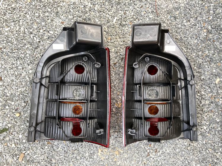 ไฟเบรกท้าย ไฟส่องป้าย ไฟเลี้ยว มือจับประตู รถตู้ Volk Caravelle Transporter T5 ของใหม่ รูปที่ 9