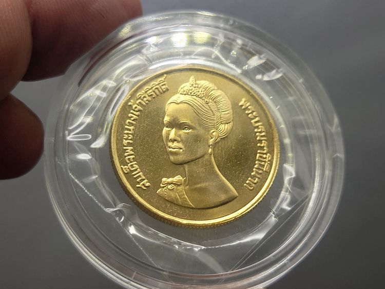 เหรียญไทย เหรียญทองคำ 6000 บาท ที่ระลึกเฉลิมพระชนมพรรษา 50 พรรษา พระบรมราชินีนาถ พ.ศ.2525 วาระที่นิยม