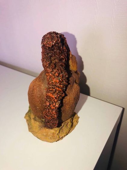 กระรอกน้อยแทะผลไม้ Squirrel Sculpted in Britain รูปที่ 4