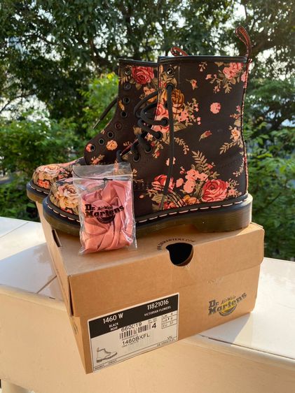 dr martens 1460w black