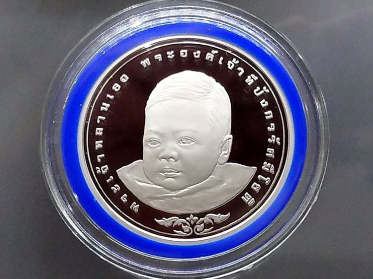 เหรียญไทย เหรียญเงินขัดเงา 600 บาท สมโภชเดือนและขึ้นพระอู่ ทีปังกร 2544 พร้อมกล่องหนังใบเซอร์