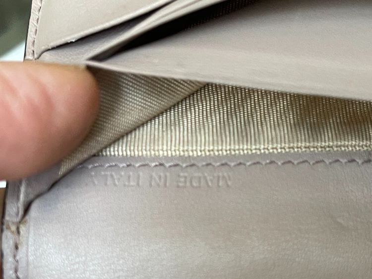Valentino วาเลนติโน่ แท้ กระเป๋าสตางค์ Rock Studs - Compact Zip Wallet สี Dark beige +++ รูปที่ 7