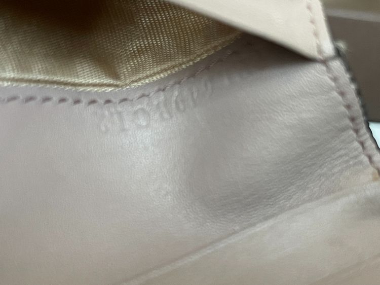 Valentino วาเลนติโน่ แท้ กระเป๋าสตางค์ Rock Studs - Compact Zip Wallet สี Dark beige +++ รูปที่ 8