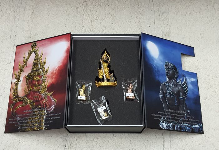 รูปหล่อลอยองค์ ท้าวเวสสุวรรณโณ HW ชุดกรรมการ 3 กายดำ รูปที่ 13