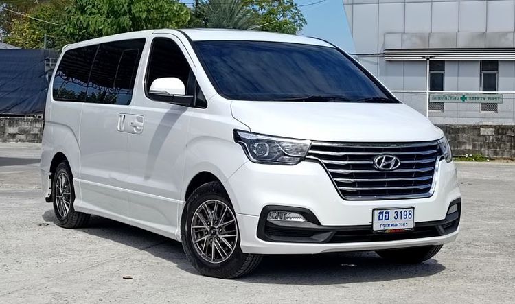 Hyundai H-1  2020 2.5 Limited III Van ดีเซล ไม่ติดแก๊ส เกียร์อัตโนมัติ ขาว