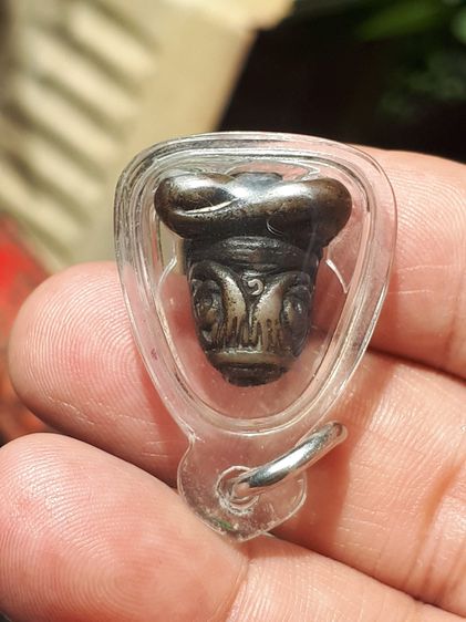 พระปิดตา พิมพ์ยันต์ยุ่ง หลวงพ่อทับ วัดทอง เนื้อสำริด พิมพ์คม ชัด เส้นยันต์คมชัด ลึก เส้นยันต์วางได้อย่างลงตัว เป็นระเบียบ ขนาดพอดี ปี 24xx ด รูปที่ 4