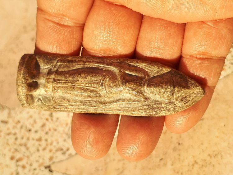 พระร่วงยืน หลังลายผ้า จ.สุโขทัย เนื้อตะกั่วสนิมแดง มีคราบ มีน้ำหนัก มีศิลป์แบบยุคต้น พิมพ์ทรงขึงขังเต็มศิลป์ ขนาดกำลังงาม พระสวยสมบูรณ์ พระะ รูปที่ 13