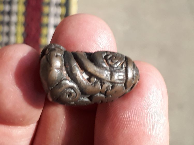 พระปิดตา พิมพ์ยันต์ยุ่ง หลวงเอี่ยม วัดหนัง กทม. เนื้อสำริด พิมพ์คม ชัด เส้นยันต์คมชัด ลึก เส้นยันต์วางได้อย่างลงตัว เป็นระเบียบ ขนาดพอดี ปี รูปที่ 3