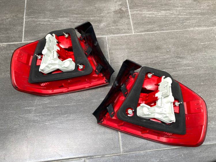 ไฟท้าย BMW E90 รุ่น Pre LCi แผงขั้วไฟ ปุ่มยางมือเปิดฝาท้าย กลอนล๊อคฝาท้าย มอเตอร์ฉีดน้ำกระจกหน้า กระจังหน้า 318i 320i 325i รูปที่ 4