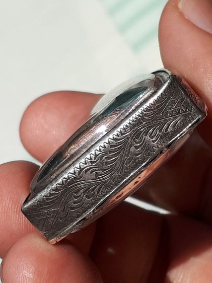 รูปเหมือนปั้มเข่ากว้างหลังเต็ม หลวงพ่อพรหม วัดช่องแค สร้างปี 2516 เนื้อทองแดง ขนาดฐานกว้างประมาณ ๒.๕ ซม สูงประมาณ ๒.๘ ซม. คมชัด ผิวพระความเ รูปที่ 4