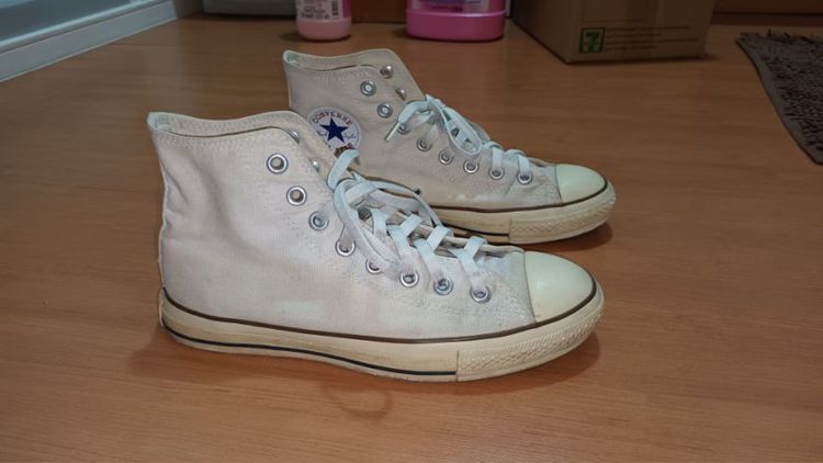 Converse รองเท้าผ้าใบ UK 6.5 | EU 40 | US 7 Convrse all star สีขาวยุค 90 made in thailand สภาพ80 เปอร์เซนต์ พื้นไม่แข็ง ผ้าไม่เปลื่อย