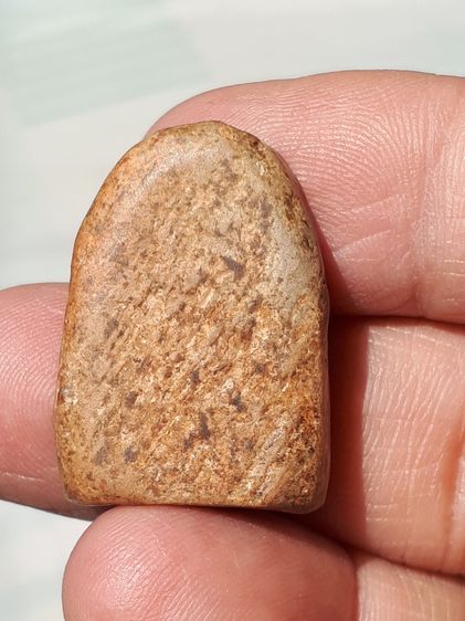 พระซุ้มกอ พิมพ์ใหญ่ ปางมารวิชัย มีลายกนก กรุทุ่งเศรษฐี จ.กำแพงเพชร เนื้อดิน เนื้อเนียนละเอียด มวลสารลอย แห้ง เหี่ยว ยุบย่น สีพิกุล สีซีด พระ รูปที่ 4