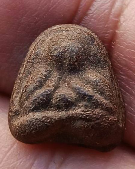 ปิดตาหลวงพ่อปาน วัดเครือวัลย์ ชลบุรี พิมพ์เล็กหลังเบี้ย สูง 1.3 ซ.ม ผสมผงเก่า ลพ.แก้ว ปี 250กว่า รูปที่ 5