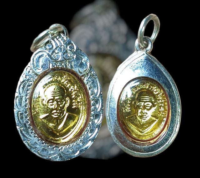 เหรียญเม็ดแตง แผ่นทองคำแท้ หลวงปู่ทวด วัดช้างให้ ปี2508 บล็อคสายฝน