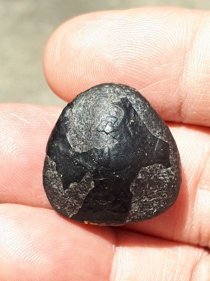 พระปิดตา หลวงปู่แย้ม วัดด่านสำโรง จ.สมุทรปราการ รุ่นแรก เนื้อผงคลุกรักจุ๋มรัก ปิดทอง ผิวมัน แห้งเหี่ยว องค์นี้เป็นพระหนาหลังอูม ผิวมัน เงา เ รูปที่ 2