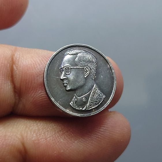เหรียญไทย เหรียญที่ระลึก คุ้มเกล้า เนื้อเงิน พิมพ์เล็ก หายาก 2522 พร้อมซองเดิม