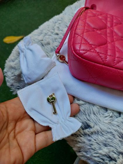 กระเป๋าChristian Dior miss dior fuchsia cannage quilted lamskin สีสวยน่ารักหายากมากค่ะ รูปที่ 12