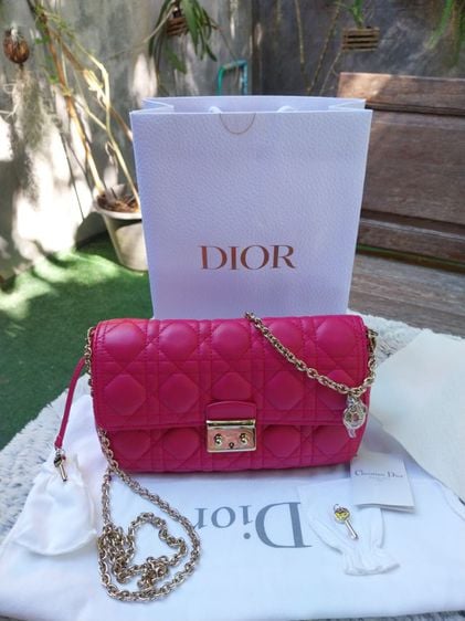 กระเป๋าChristian Dior miss dior fuchsia cannage quilted lamskin สีสวยน่ารักหายากมากค่ะ