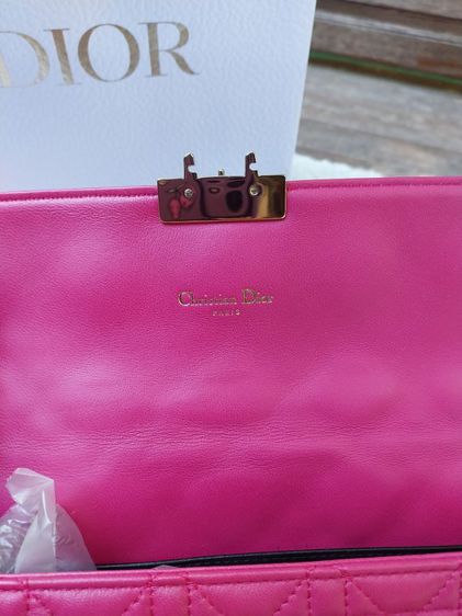 กระเป๋าChristian Dior miss dior fuchsia cannage quilted lamskin สีสวยน่ารักหายากมากค่ะ รูปที่ 10