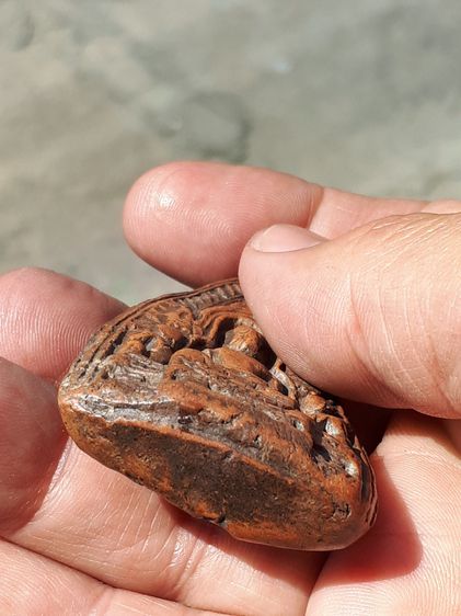 พระเลี่ยง กรุประตูลี้ จ.ลำพูน เนื้อดิน สีแดงอมดำ พระเลี่ยงกรุนี้ พิมพ์สวย คม ชัด เนื้อละเอียด และแกร่ง สภาพพระสวยสมบูรณ์ ปลายแหลมสวยมาก และห รูปที่ 5