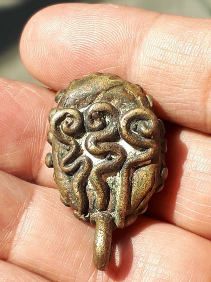 เหรียญหล่อโบราณ หลวงพ่ออิ่ม วัดหัวเขา จ.สุพรรณบุรี ฝังหัวเมฆพัตร เนื้อทองผสม ปี 244x ยุคต้น ขนาดพอสวย มีน้ำหนัก เนื้อหาจัดจ้านมันมากๆ เก่า แ รูปที่ 7